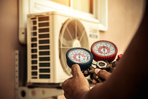 Professional Hvac Installation technician working in Monticello, IL